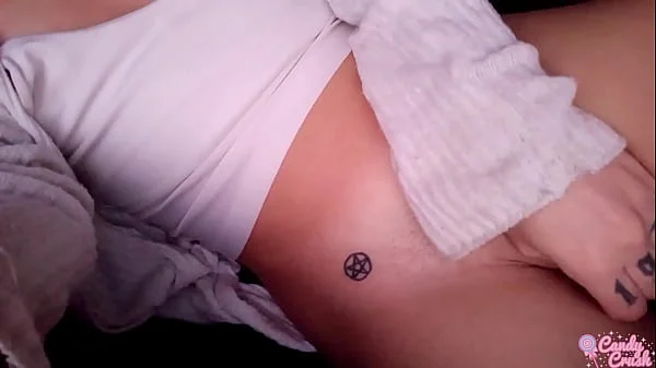 Garota safadinha, pelada se masturbando no &ocirc_nibus de viagem